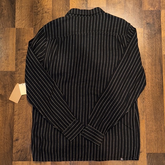 NWT Vans Men’s Black Pinstripe Button-Up Shirt Flannel (size Small) - Picture 7 of 7